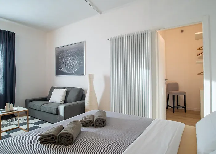 Br Treviso Train Station Apartments