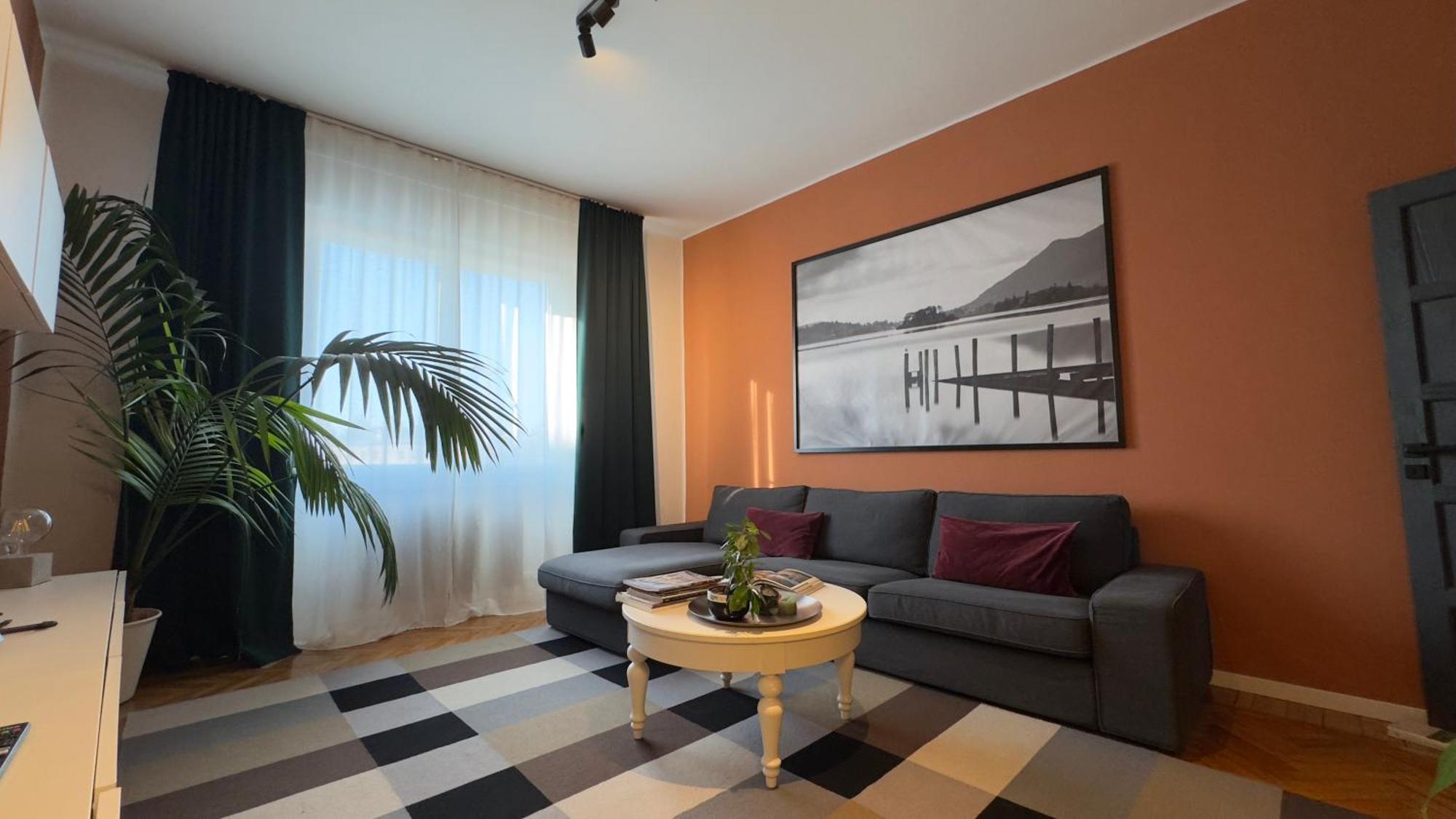 Br Train Station Apartment